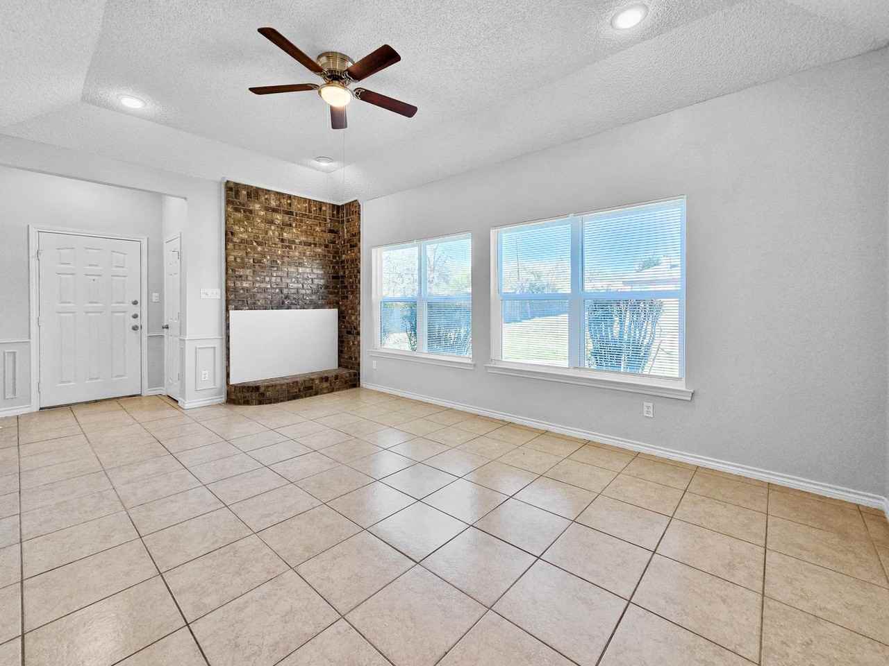 700 Monique - Photo 7 of 28