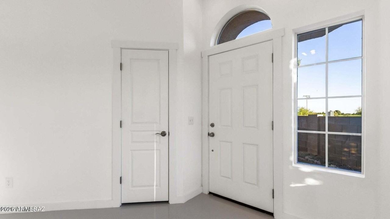 574 Duchess Dr - Photo 3 of 31