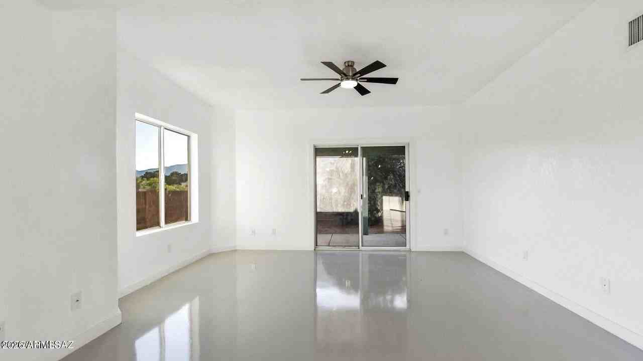 574 Duchess Dr - Photo 5 of 31