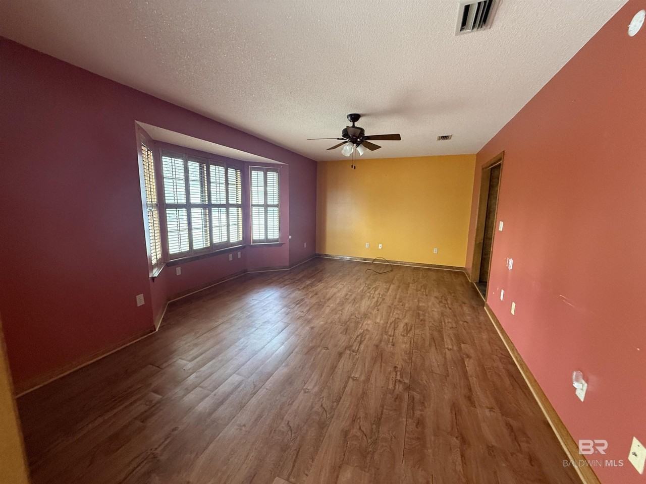 106 S Beech St - Photo 6 of 13