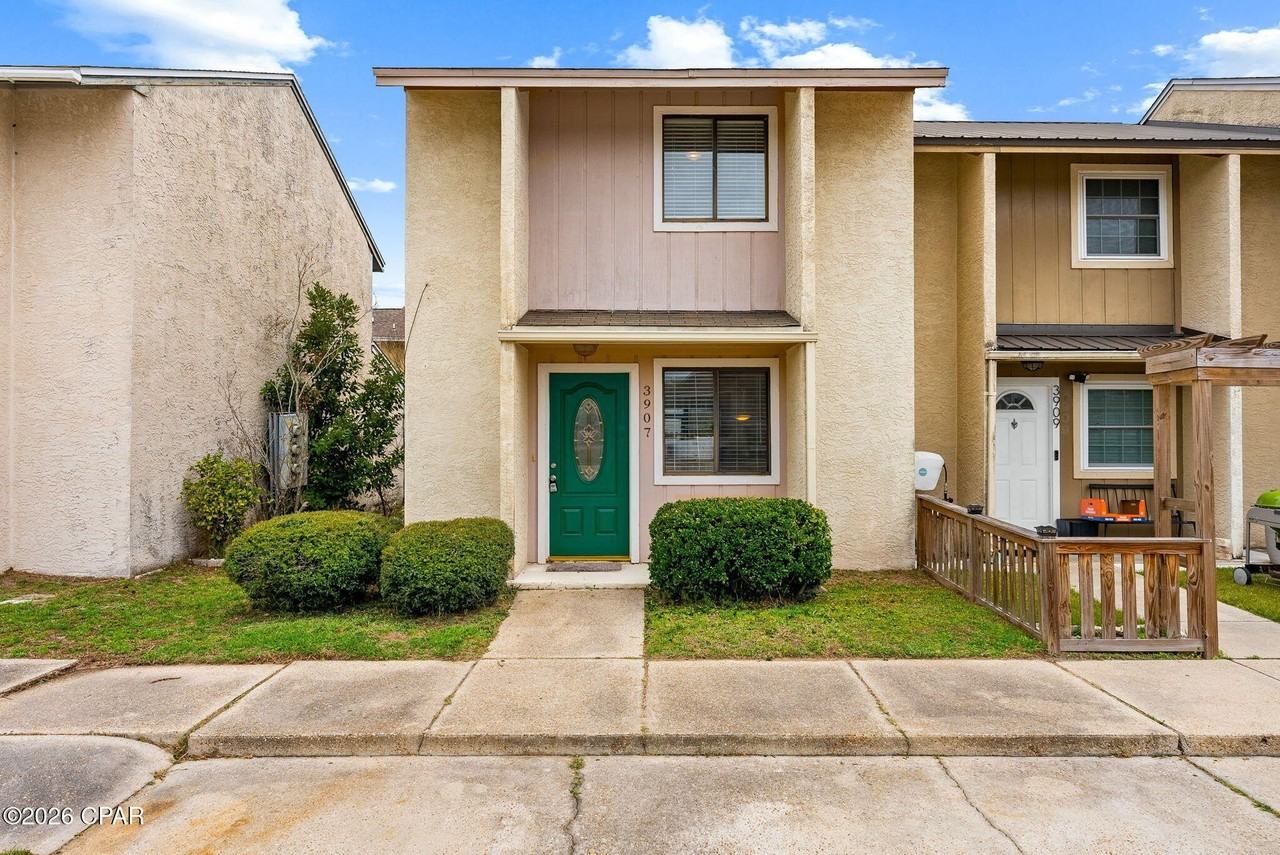 3907 Venetian Cir - Photo 2 of 33