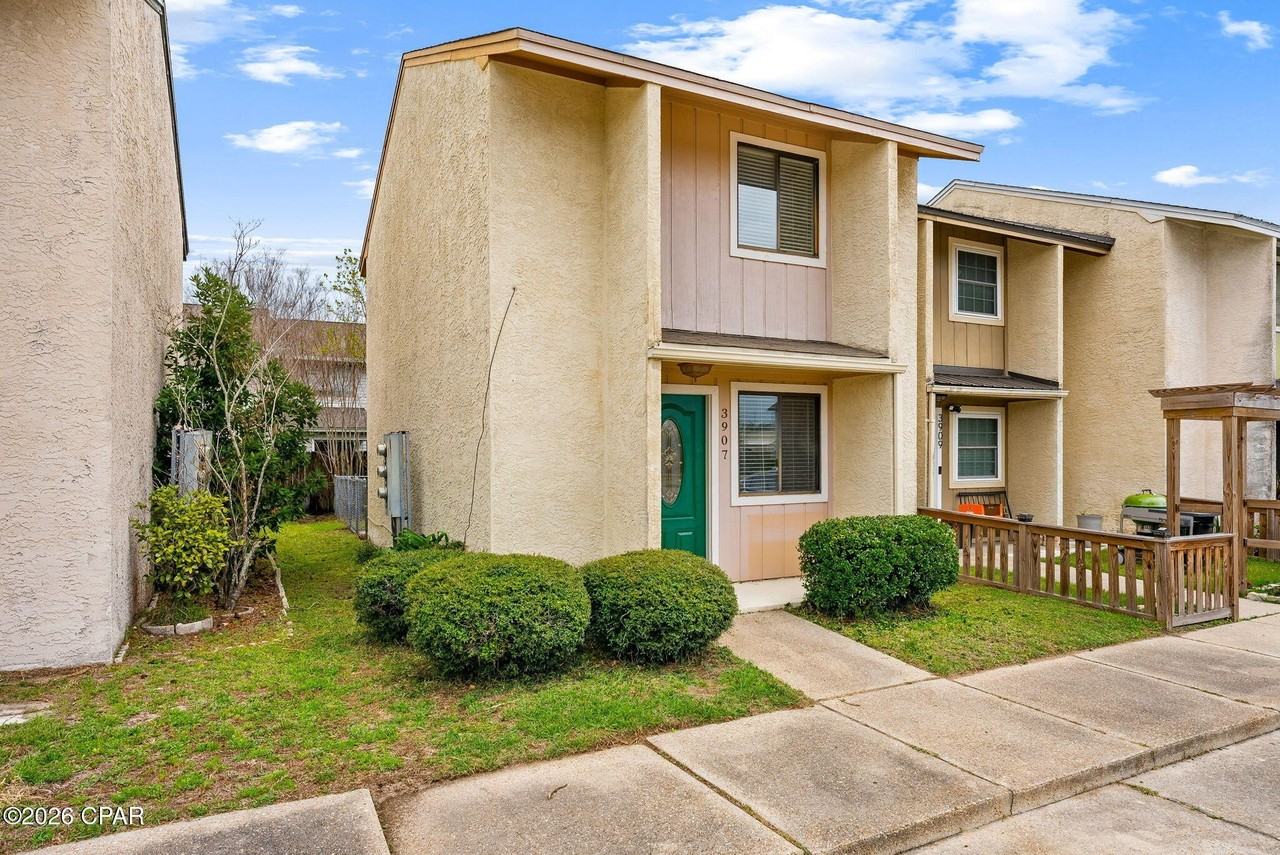 3907 Venetian Cir - Photo 3 of 33