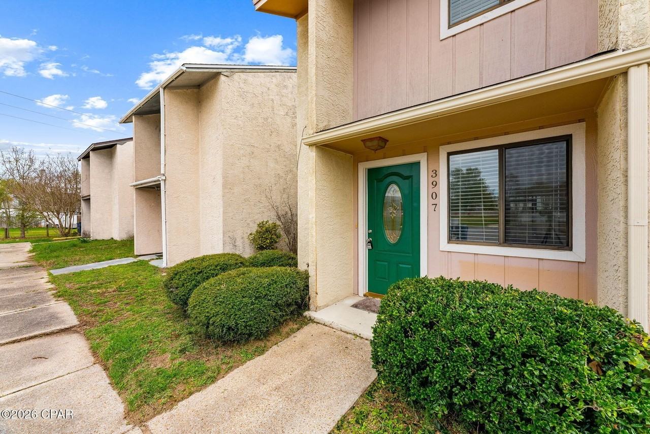 3907 Venetian Cir - Photo 4 of 33