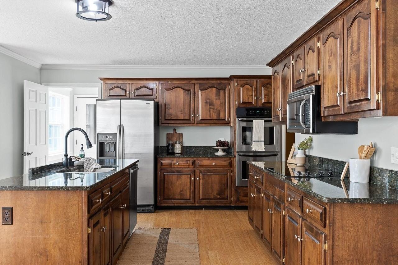 2124 Burnt Hickory Drive - Photo 7 of 25