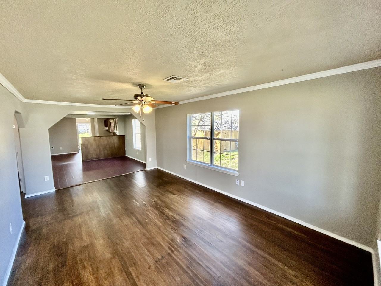 1127 E Beverly St #1 - Photo 2 of 12