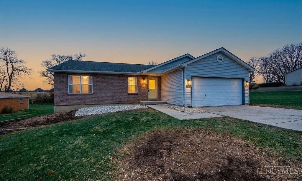 5890 Kay Dr - Photo 2 of 41