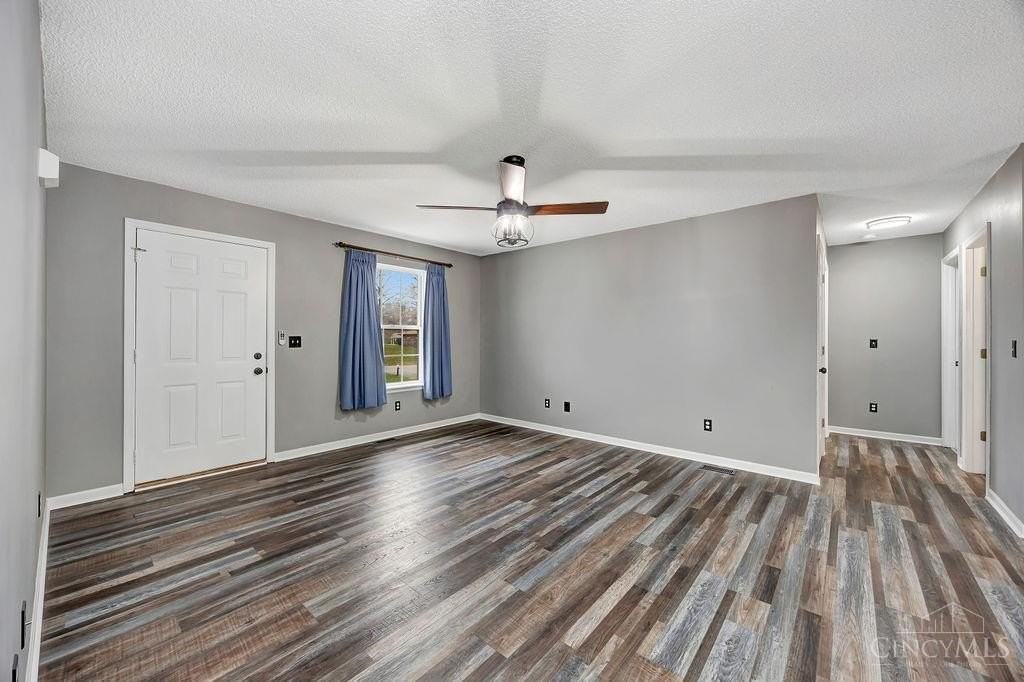 5890 Kay Dr - Photo 6 of 41