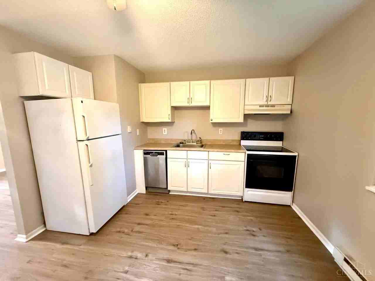 374 S Main St - Photo 4 of 8