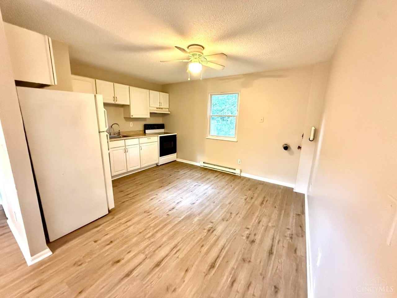 374 S Main St - Photo 5 of 8