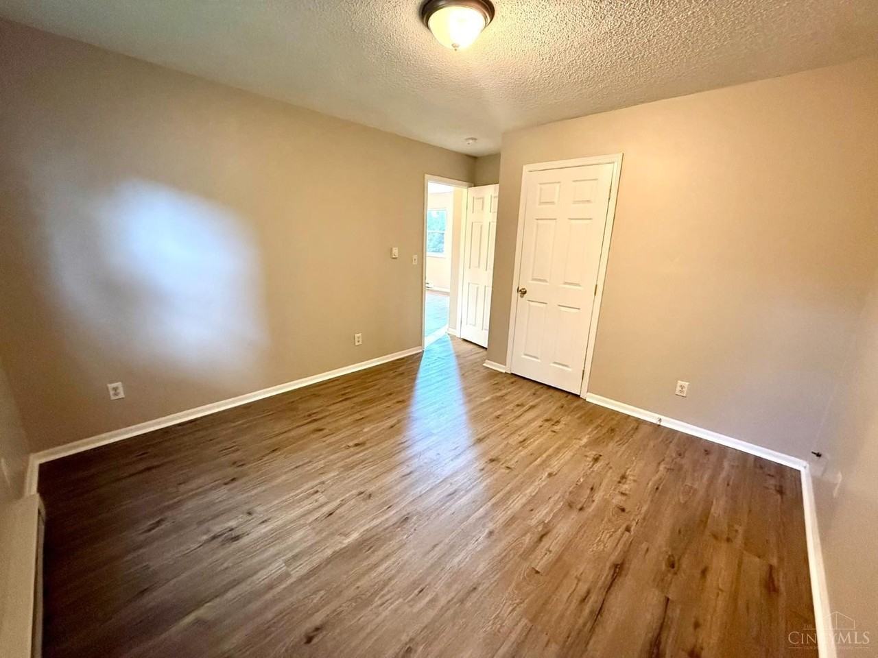 374 S Main St - Photo 6 of 8