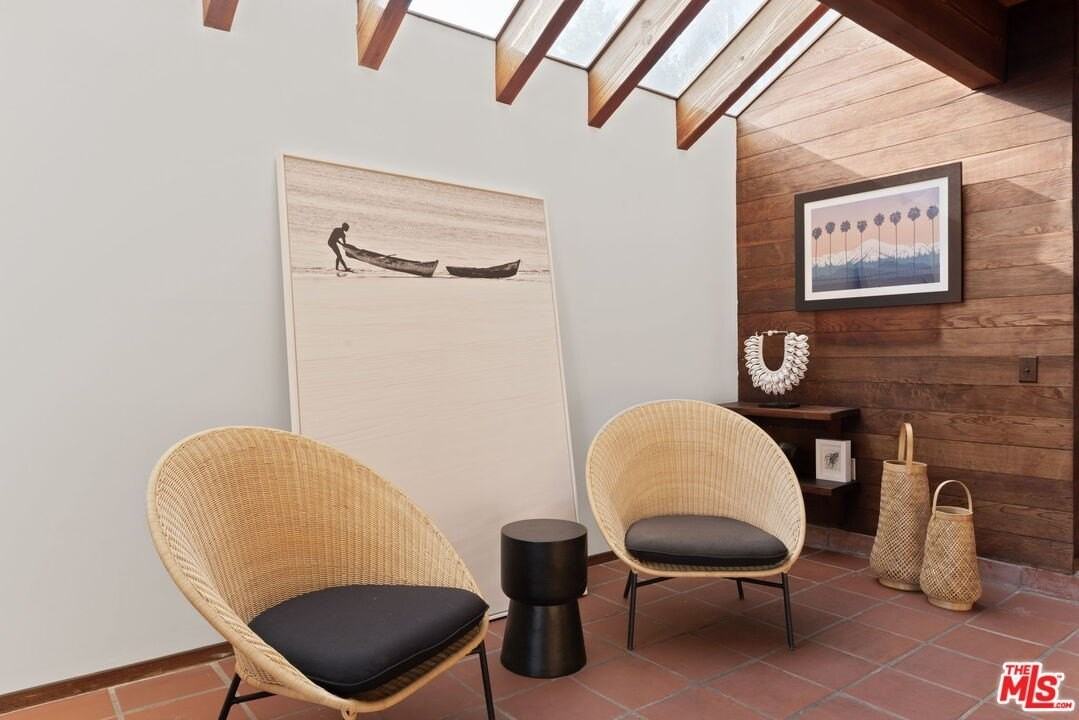 31648 Broad Beach Rd - Photo 5 of 18