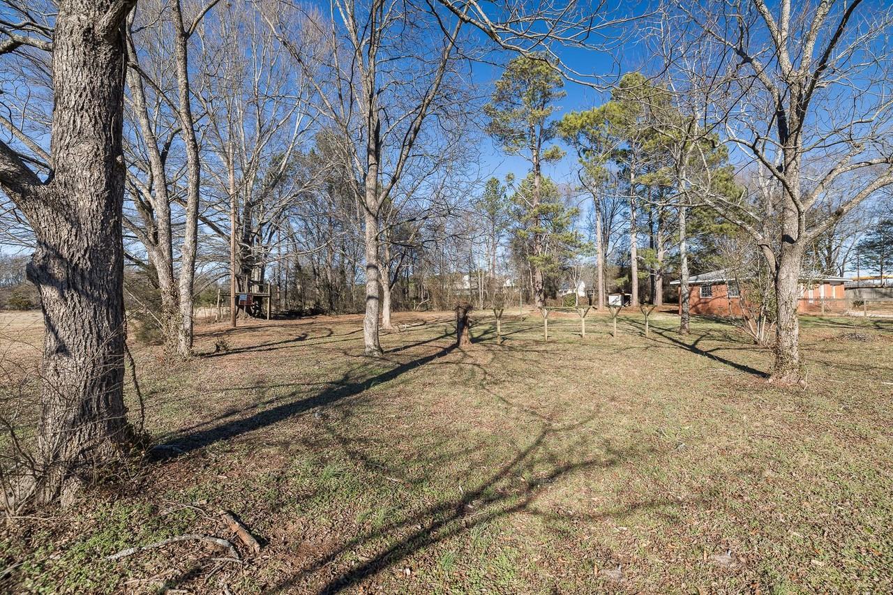 6301 High Shoals Rd - Photo 4 of 27