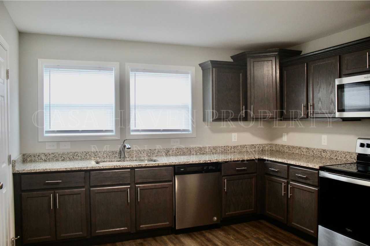 2802 W Walnut St #5 - Photo 6 of 17