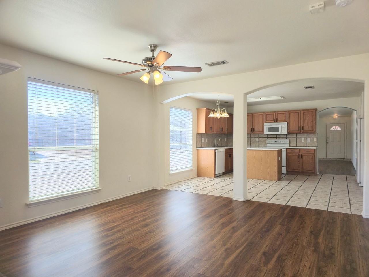 4302 Gentle Grove Dr - Photo 4 of 15