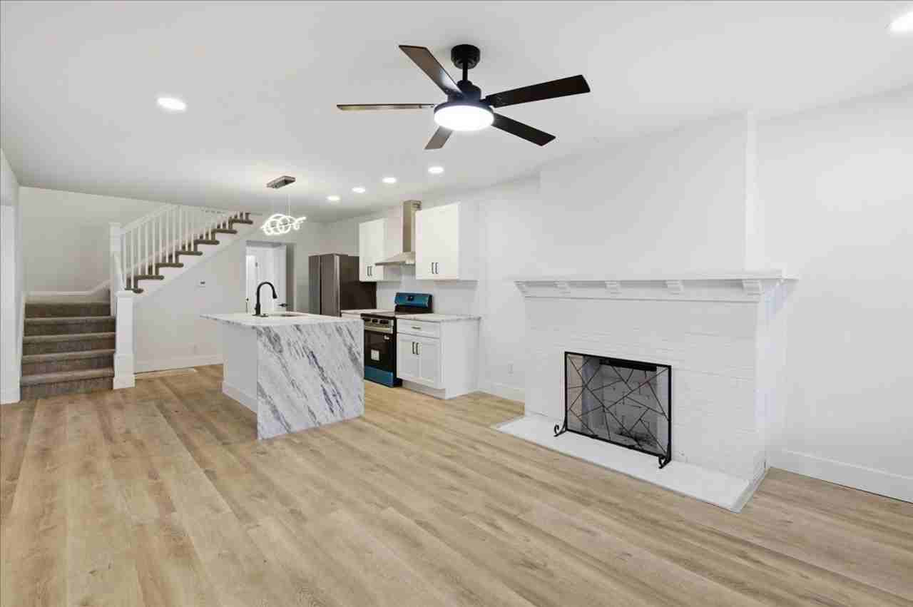 1036 N Parker Ave - Photo 5 of 16