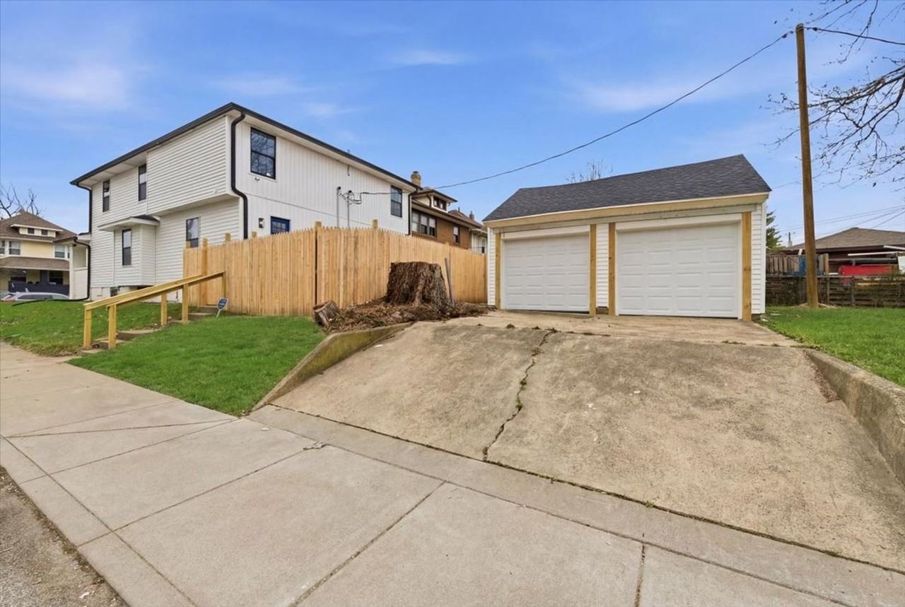 1038 N Parker Ave - Photo 3 of 15