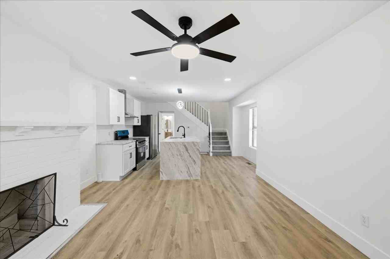 1038 N Parker Ave - Photo 4 of 15