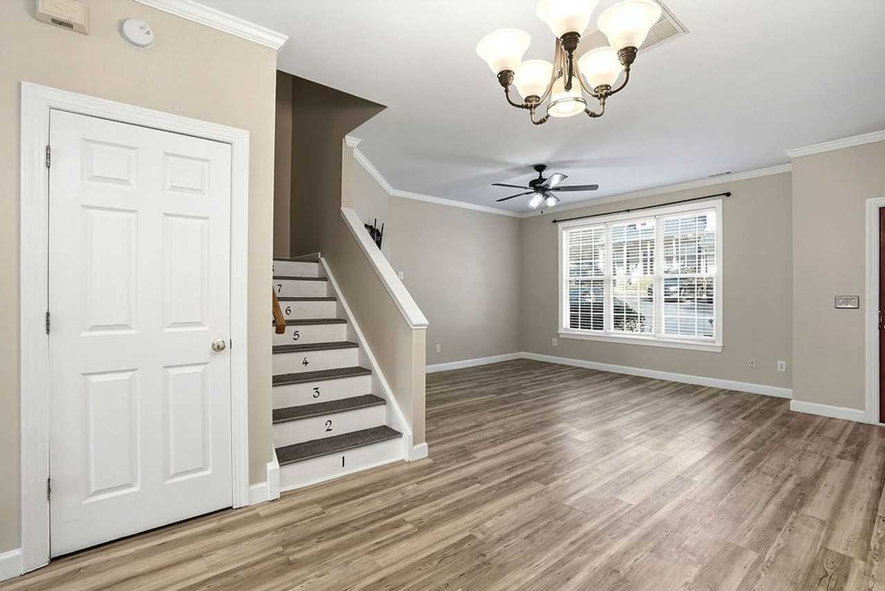 805 Rothshire Ct - Photo 7 of 28