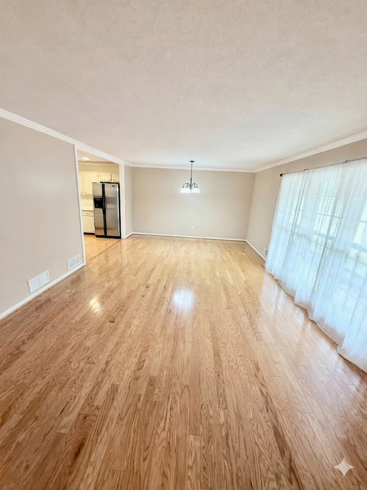 300 Quailwood Dr - Photo 3 of 17