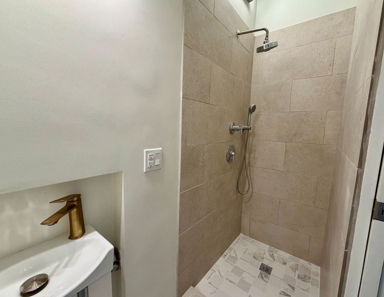 1914 Golden Gate Ave - Photo 6 of 22