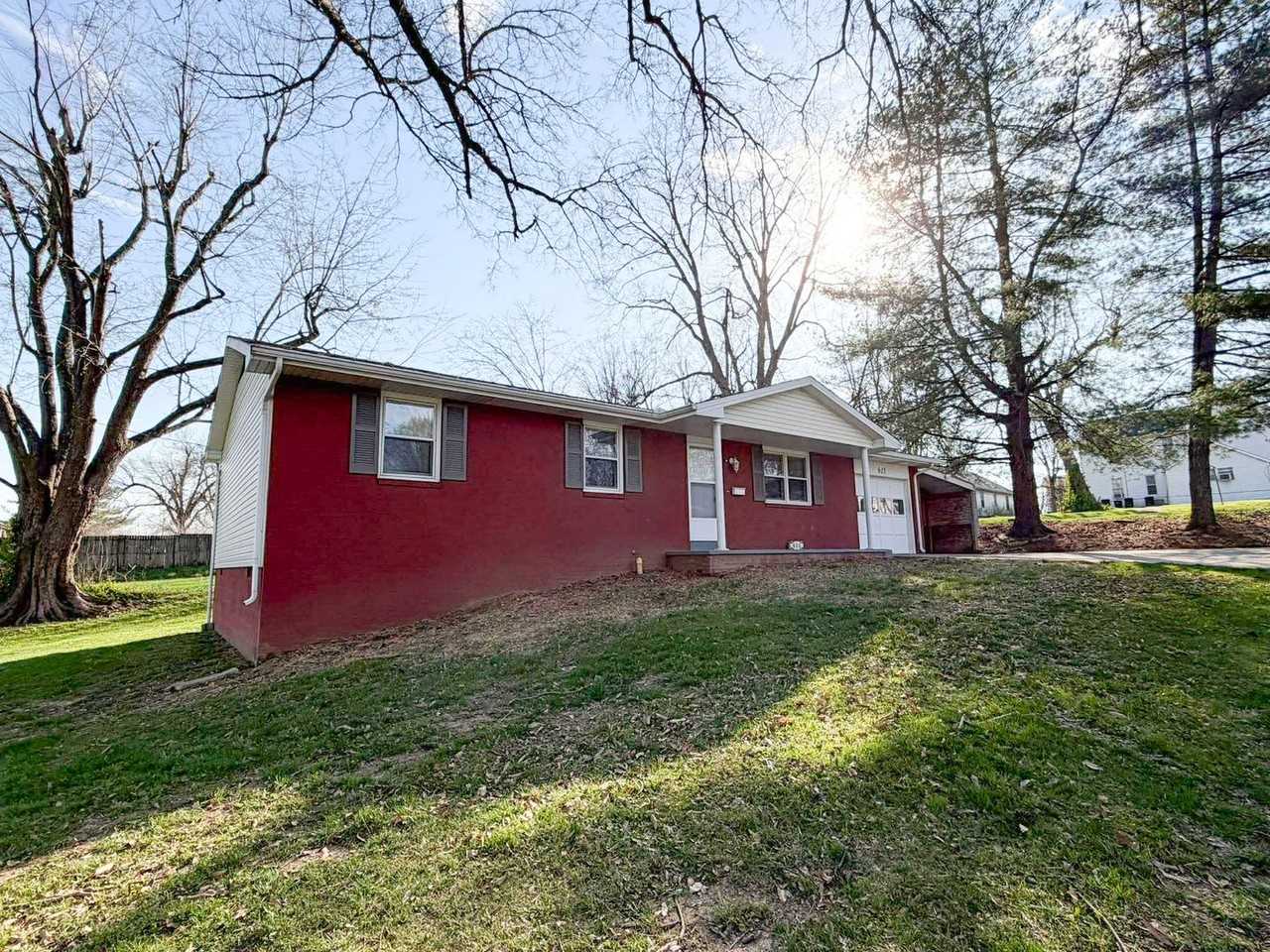 615 Oak St - Photo 2 of 16