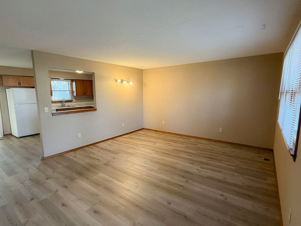 615 Oak St - Photo 4 of 16