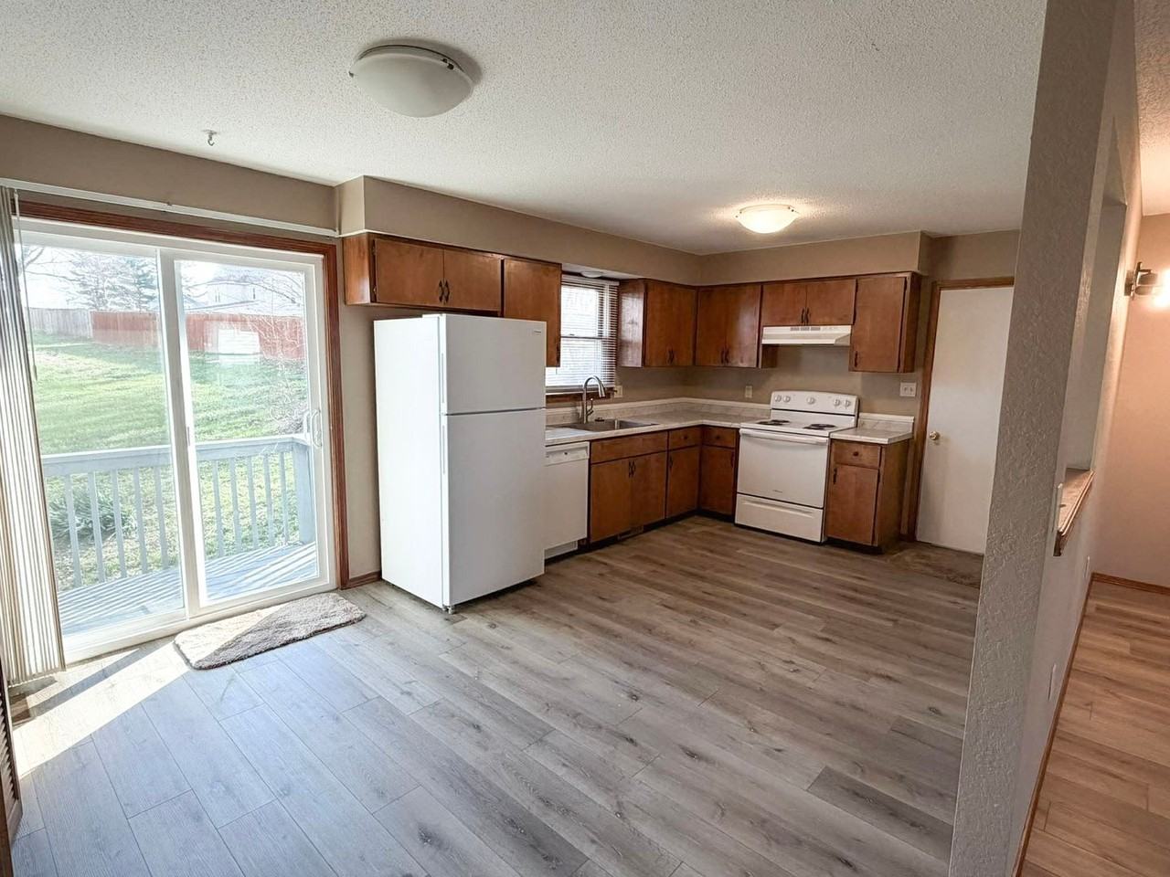 615 Oak St - Photo 7 of 16