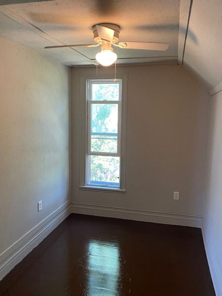 840 Lafayette Ave Se - Photo 4 of 9