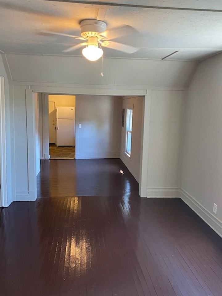 840 Lafayette Ave Se - Photo 5 of 9