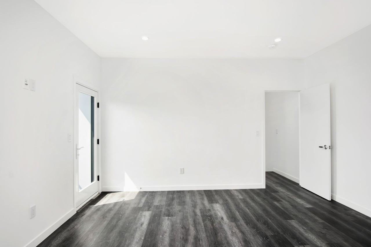 10926 1/2 Hesby St - Photo 3 of 11