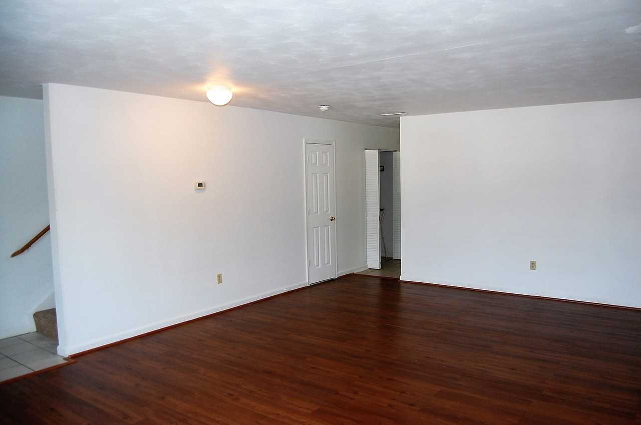 407 Laurence Ln - Photo 6 of 12