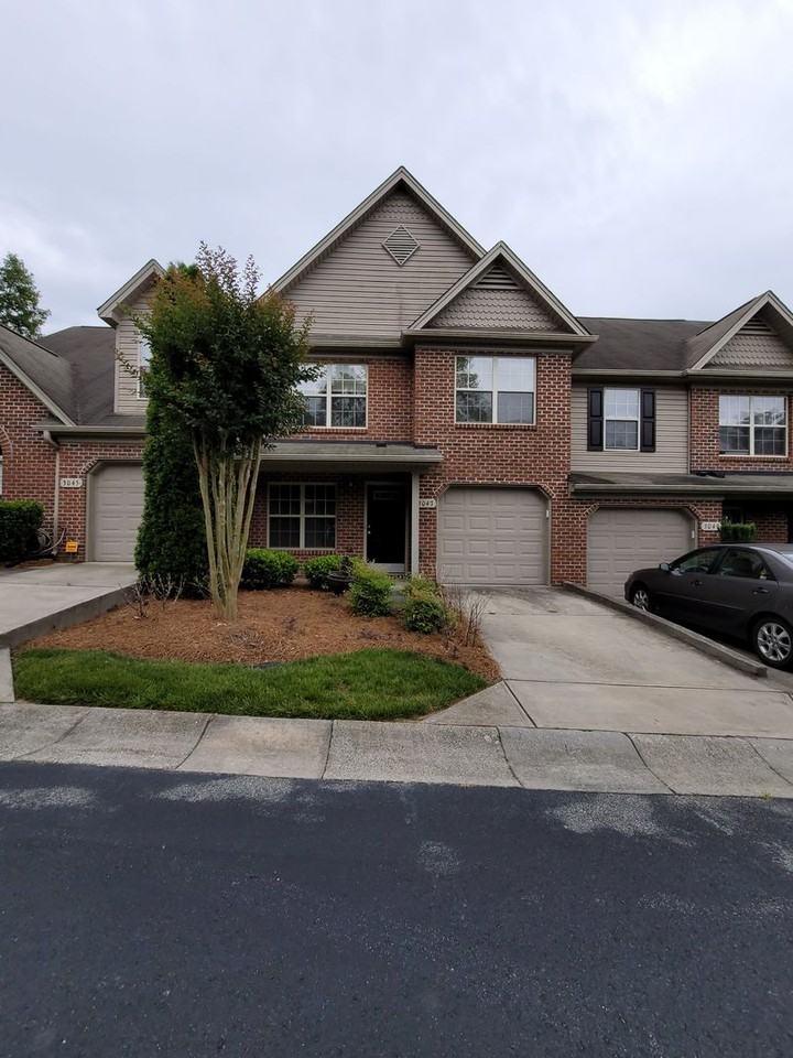 3047 Renaissance Pkwy - Photo 2 of 21