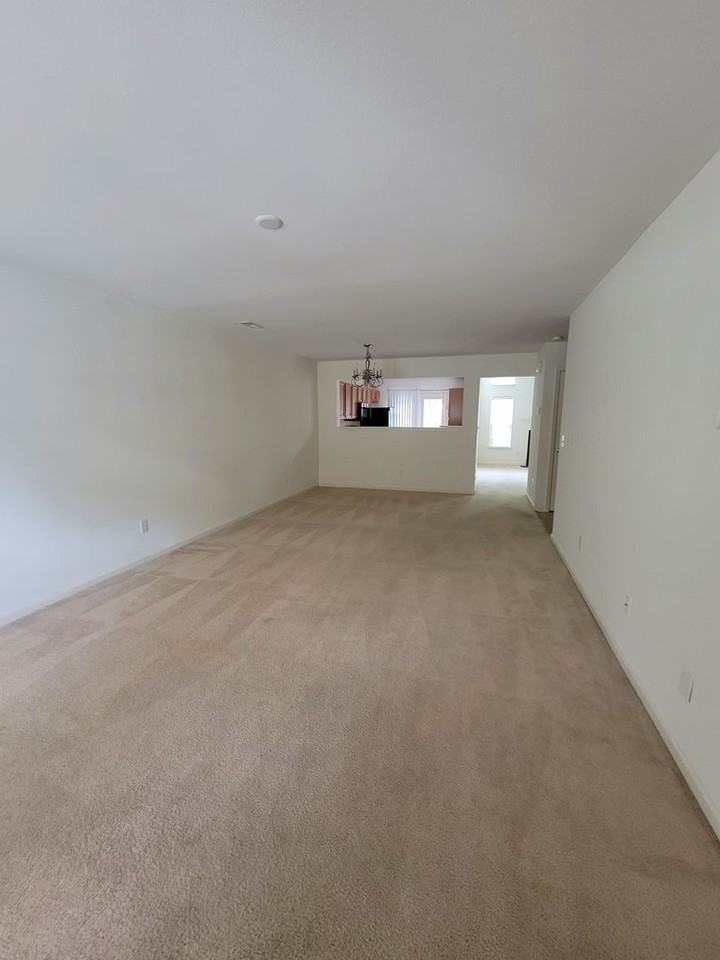 3047 Renaissance Pkwy - Photo 3 of 21