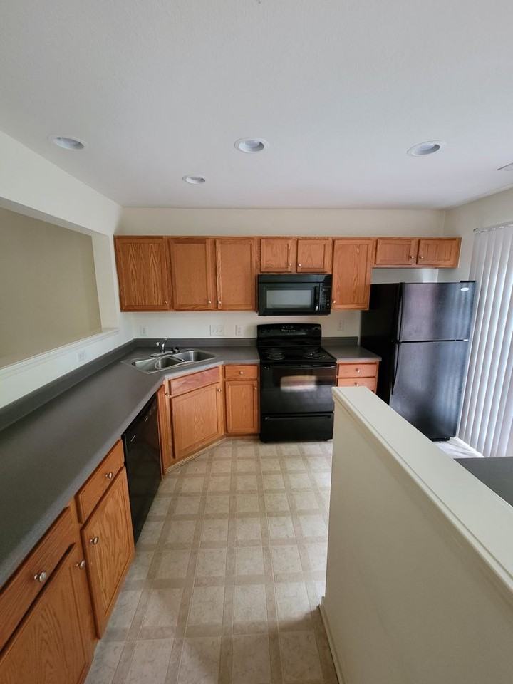 3047 Renaissance Pkwy - Photo 5 of 21