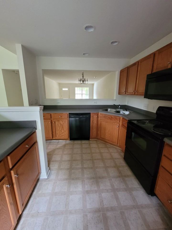 3047 Renaissance Pkwy - Photo 6 of 21