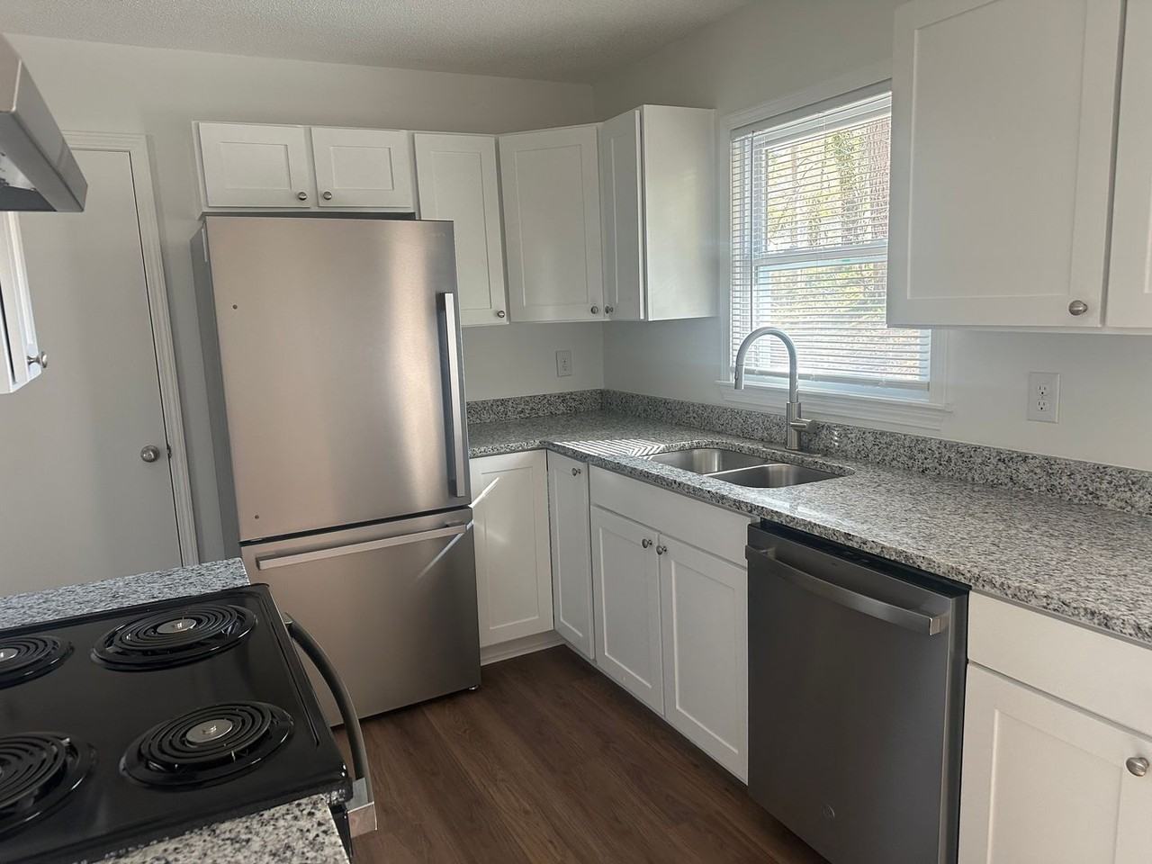 2911 Beechwood Dr - Photo 2 of 18