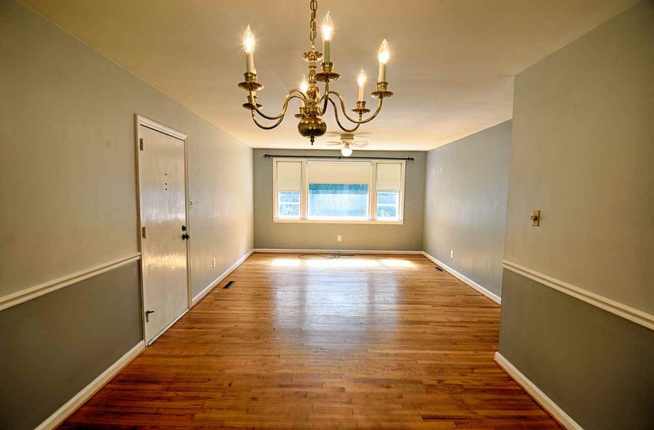 406 Hickory Dr - Photo 3 of 14