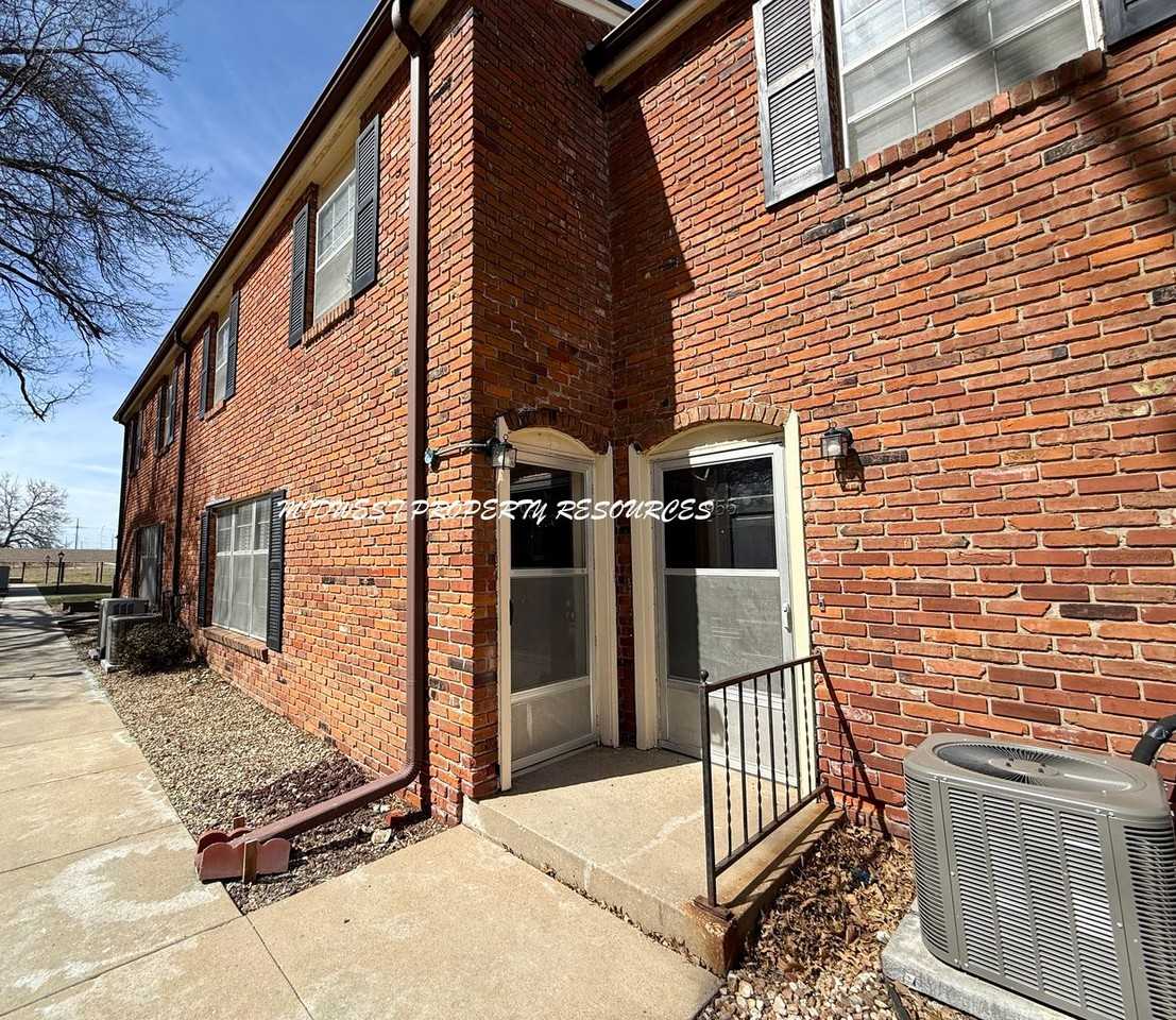 953 Nw Colbern Rd - Photo 2 of 14