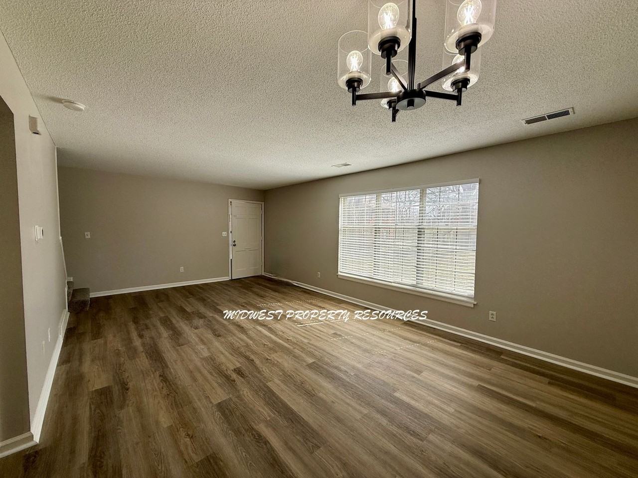 953 Nw Colbern Rd - Photo 4 of 14