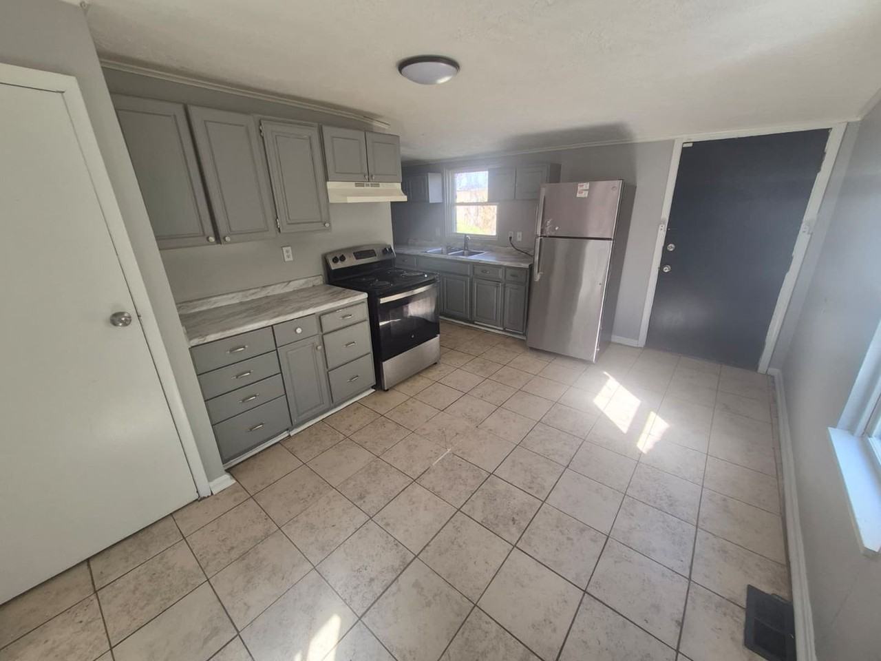 1512 Kavanaugh St - Photo 5 of 14