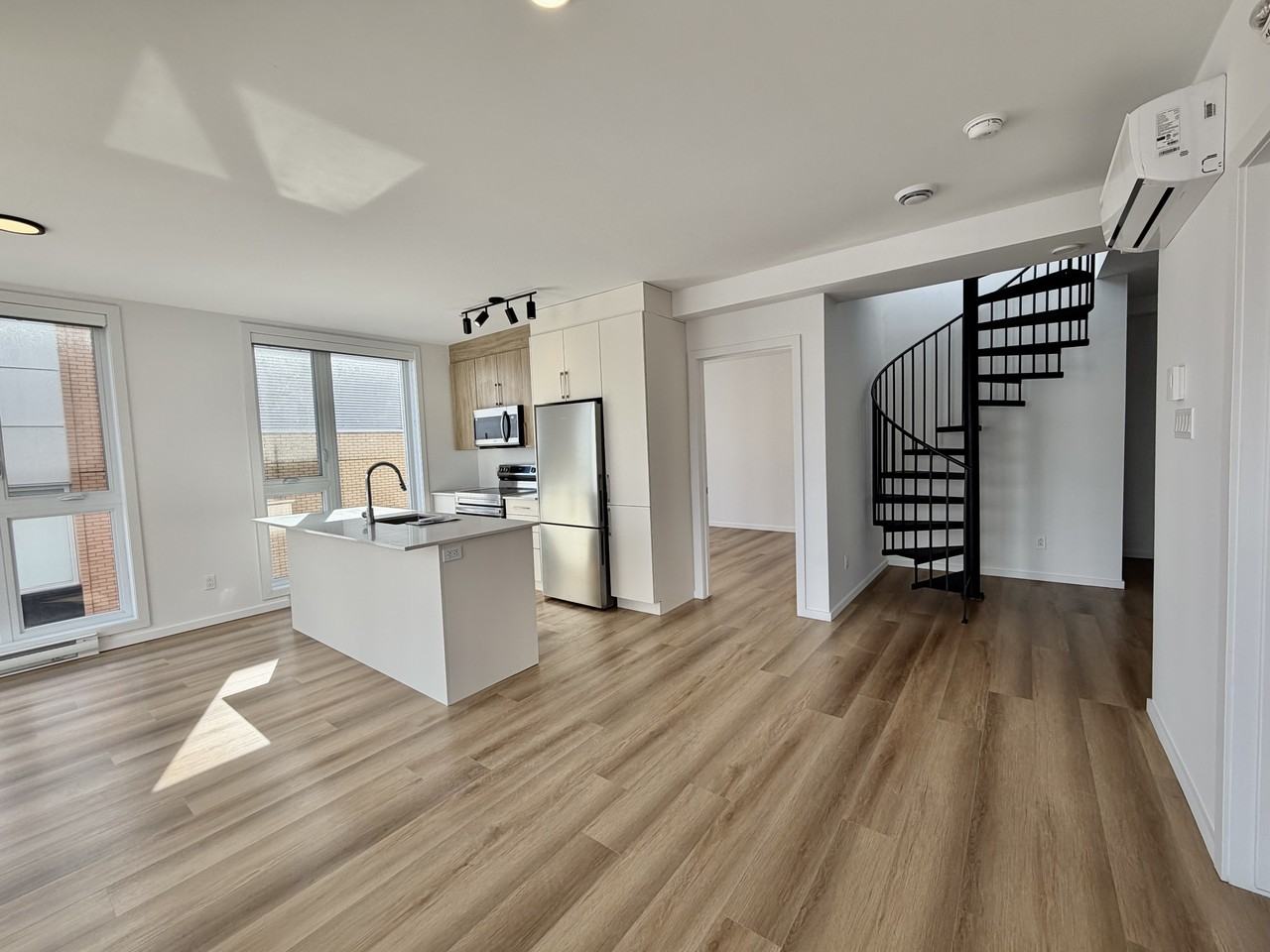 88 Rue Jean-Talon Est - Photo 2 of 12