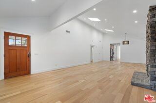 2435 Glyndon Ave - Photo 3 of 8