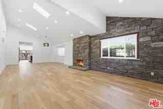 2435 Glyndon Ave - Photo 4 of 8