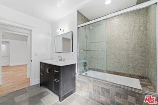 2435 Glyndon Ave - Photo 7 of 8