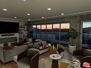 838 N Doheny Dr - Photo 3 of 8