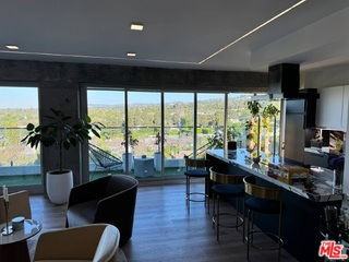 838 N Doheny Dr - Photo 5 of 8