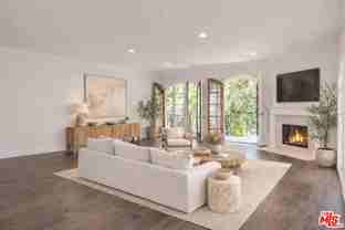 353 S Reeves Dr #200 - Photo 1 of 1