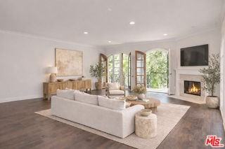 353 S Reeves Dr #200 - Photo 2 of 8