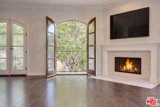 353 S Reeves Dr #200 - Photo 3 of 8