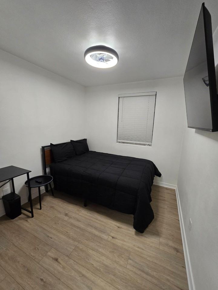 Laura St N - Photo 7 of 17